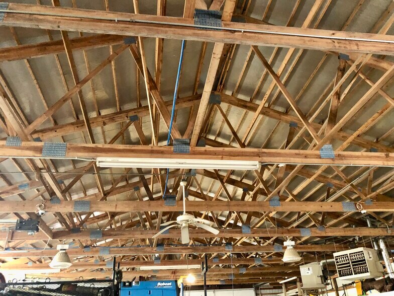 More Photos Of 825 E North St, Elburn Warehouse For Lease