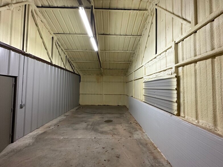 More Photos Of 18608 NE 23rd St, Harrah Light Distribution For Lease