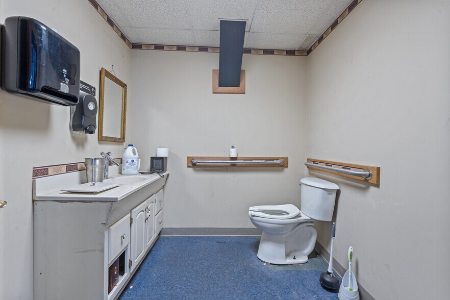 More Photos Of 500 Bridge St, Weissport Restaurant For Sale