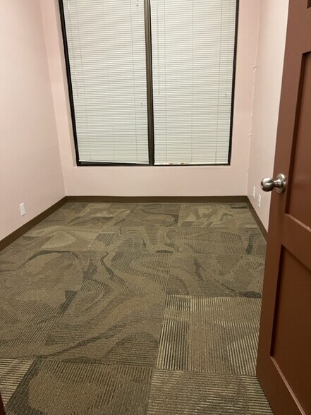 More Photos Of 10525 116 St NW, Edmonton Medical For Lease