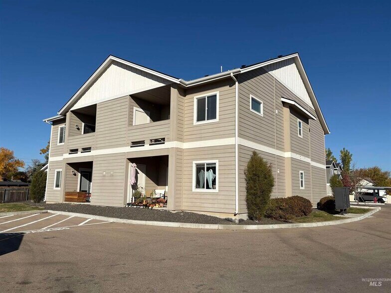 More Photos Of 324 NE 3rd St, Meridian Multifamily For Sale