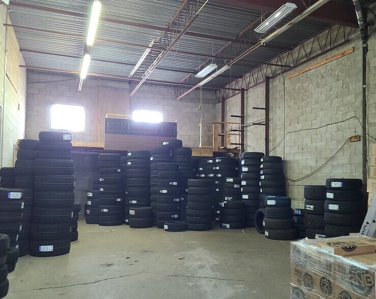 More Photos Of 11840-11862 Av 54e, Montréal Service For Sale