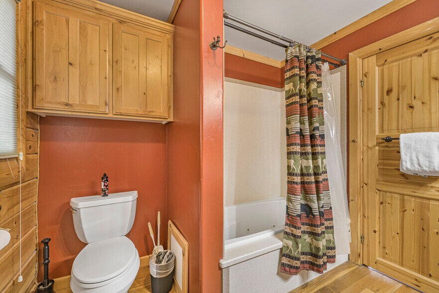 More Photos Of 1665 Whisper Ridge Rd, Ashton Hotel For Sale