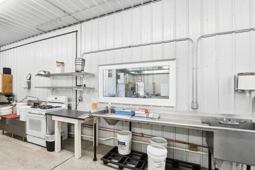 More Photos Of 680 Enterprise Dr, Lake Mills Freestanding For Lease