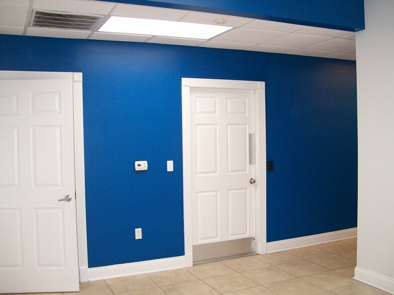 More Photos Of 311 Specialty Pt, Sanford Warehouse For Lease