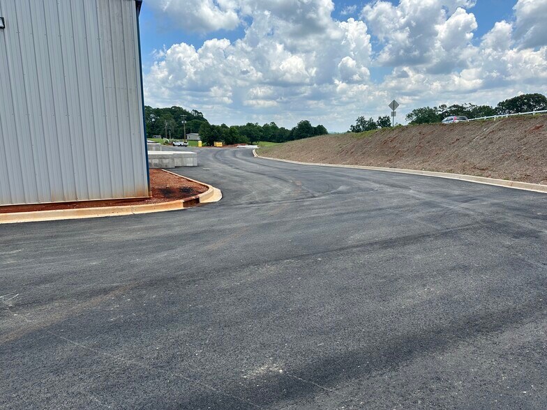 More Photos Of 130 Farrs Rd, Easley Manufacturing For Lease