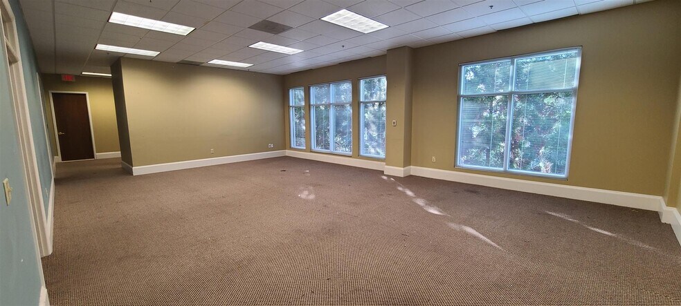 More Photos Of 6700 Fairview Rd, Charlotte Office Residential For Lease