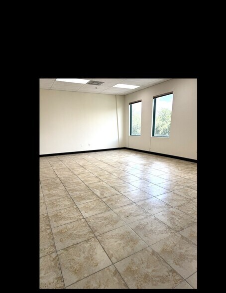 More Photos Of 6881 Kingspointe Pky, Orlando Business Park For Lease