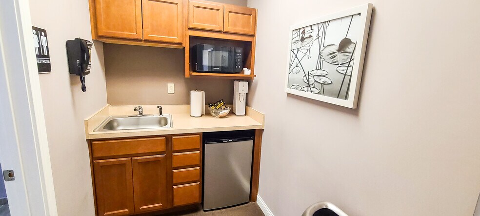 More Photos Of 553 Centre View Blvd, Crestview Hills Medical For Sale