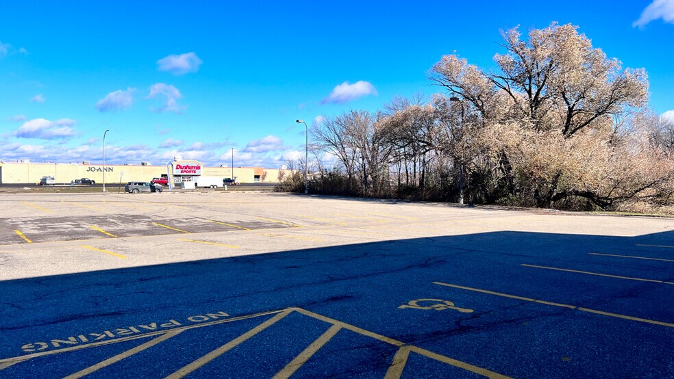 More Photos Of 310 34th Ave W, Alexandria Freestanding For Sale