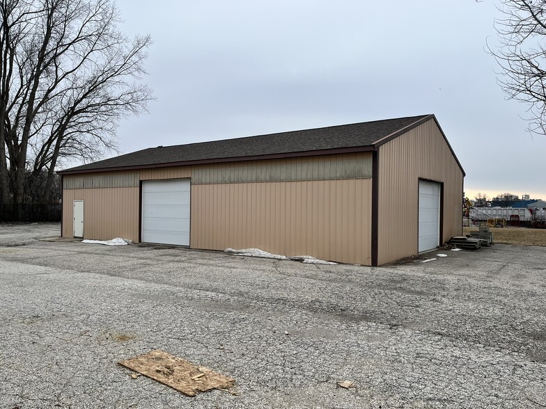 More Photos Of 401 Kent Ct, Midland Flex For Sale