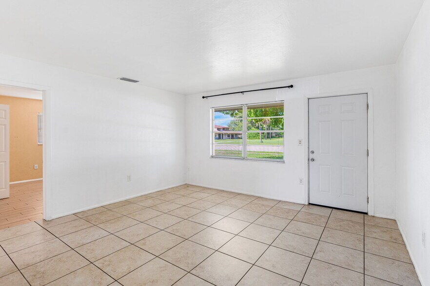 More Photos Of 5518 25th St W, Bradenton Apartments For Sale