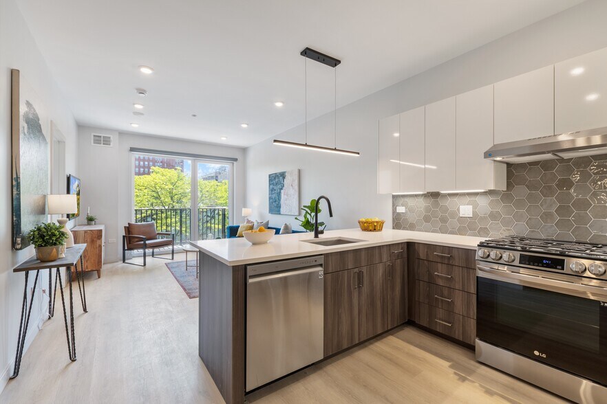 More Photos Of 4501 N Sheridan Rd, Chicago Apartments For Lease