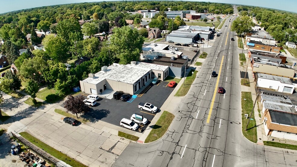 Primary Photo Of 22211 W Warren St, Dearborn Heights Office For Lease