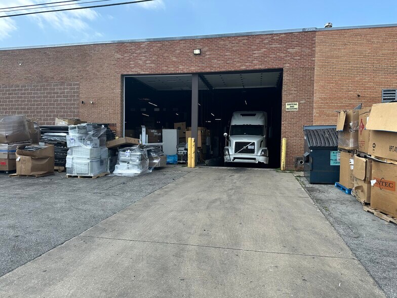 More Photos Of 510 W 172nd St, South Holland Manufacturing For Lease