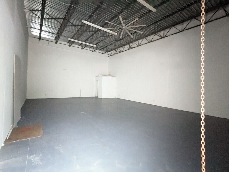 More Photos Of 845 Pop Tilton Pl, Jensen Beach Warehouse For Lease