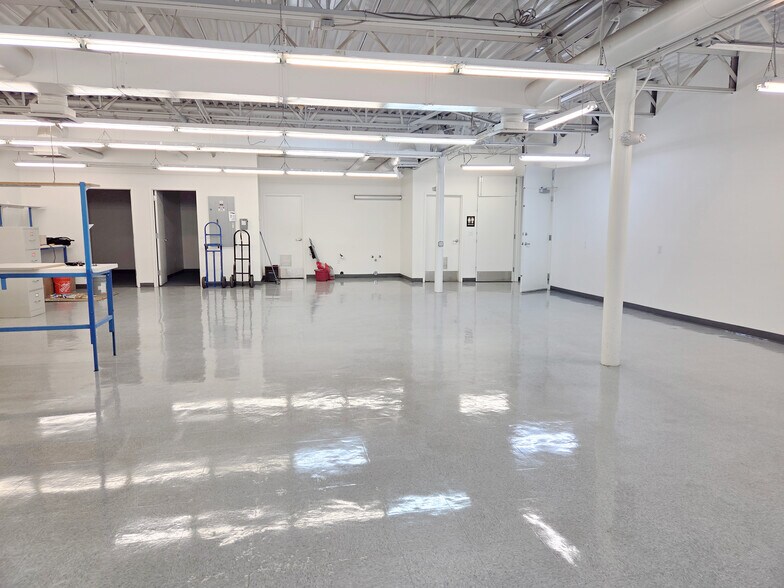 More Photos Of 1929 W Lone Cactus Dr, Phoenix Light Distribution For Sale