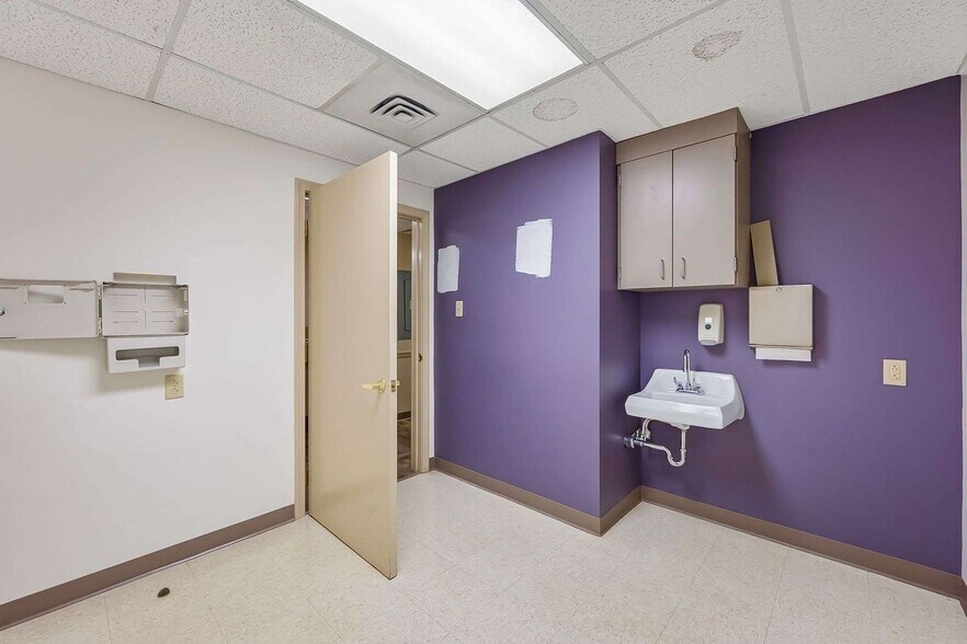 More Photos Of 412 E River St, Elyria Office For Sale