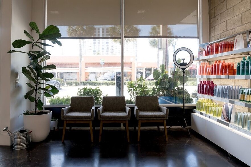 More Photos Of 3325-3327 NE 32nd St, Fort Lauderdale Storefront Retail Office For Lease