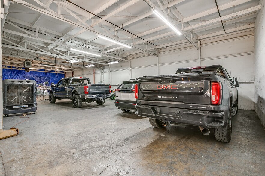 More Photos Of 10709 Tube Dr, Fort Worth Distribution For Lease