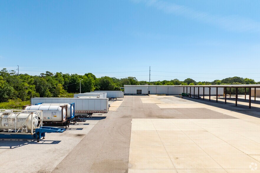 More Photos Of 8423 Sunstate St, Tampa Warehouse For Sale