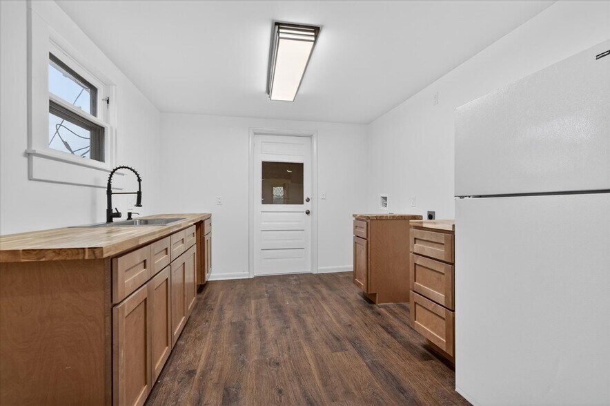 More Photos Of 822 S Johnstone Ave, Bartlesville Freestanding For Sale