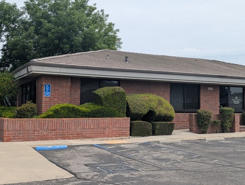 More Photos Of 1128 N Chinowth St, Visalia Medical For Sale