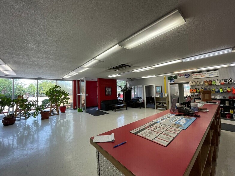 More Photos Of 555 N Center St, Casper Service For Sale