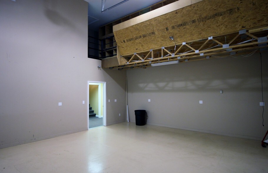 More Photos Of 10151-10171 Bergin Rd, Howell Flex For Lease
