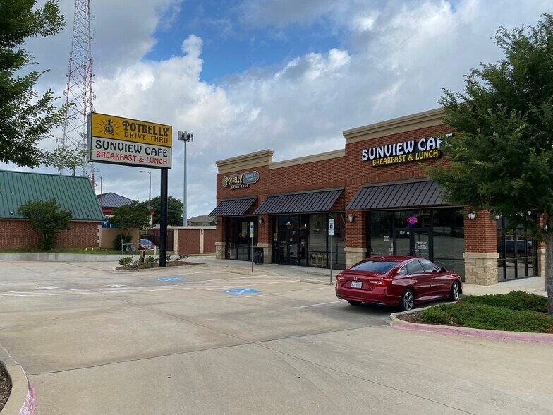 More Photos Of 401 E Round Grove Rd, Lewisville Storefront For Lease