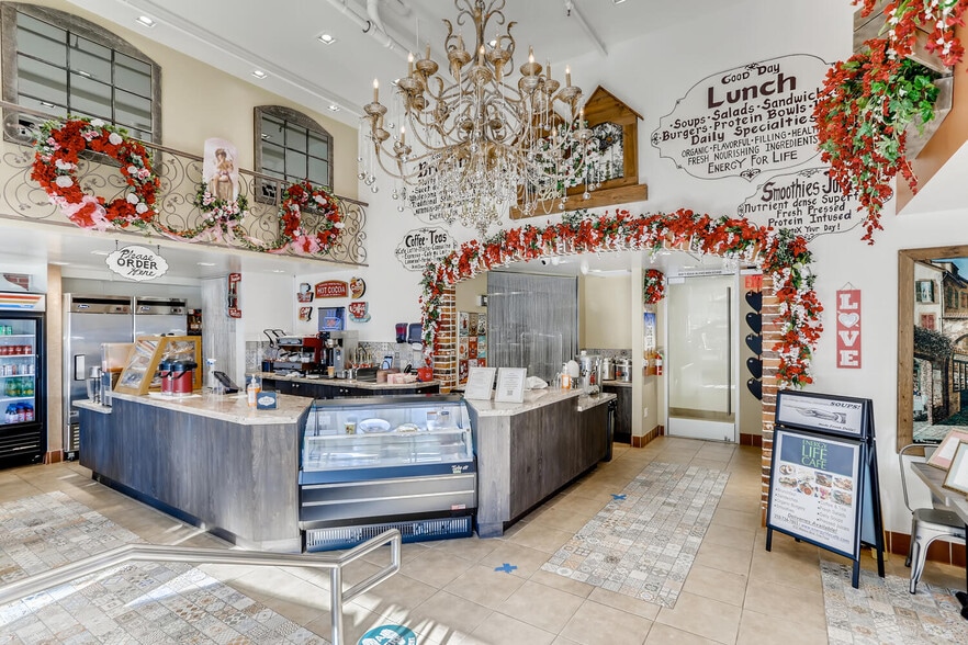 More Photos Of 462 N Linden Dr, Beverly Hills Unknown For Lease