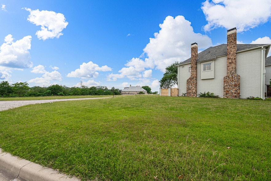 More Photos Of The Enclave, Waco Land For Sale