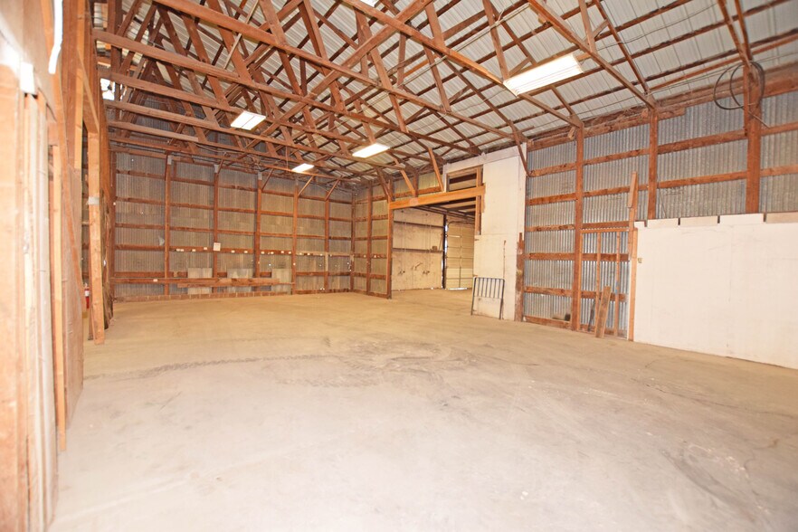More Photos Of 302 Industrial Ave, Odessa Warehouse For Sale