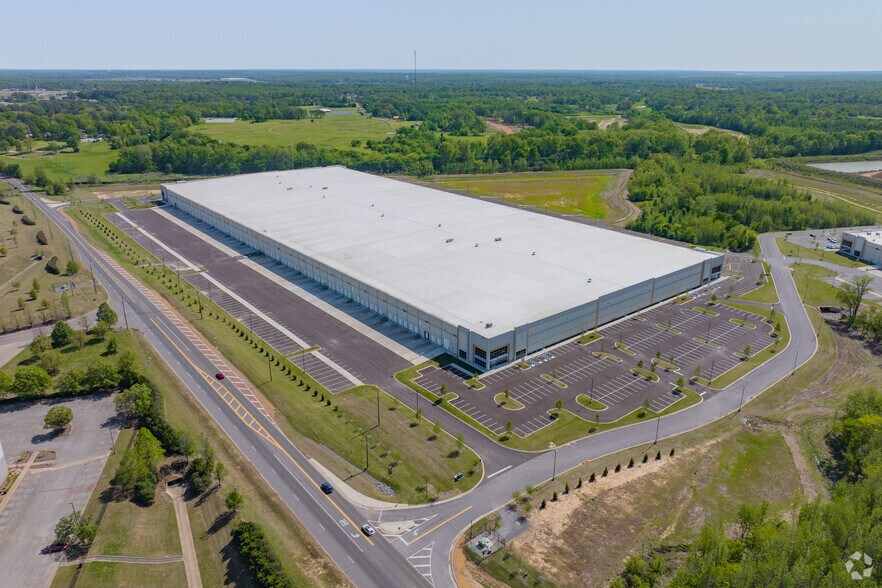 More Photos Of 3715 US Hwy 51, Southaven Distribution For Lease