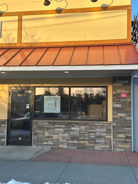 More Photos Of 1611-1613 Union St, Schenectady Storefront Retail Residential For Lease