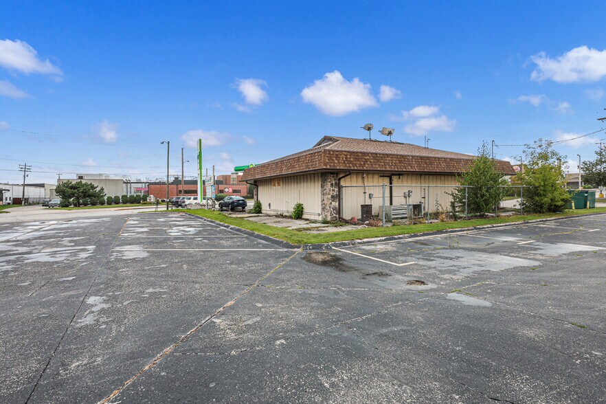 More Photos Of 2904 Calumet Ave, Manitowoc Auto Salvage Facility For Sale