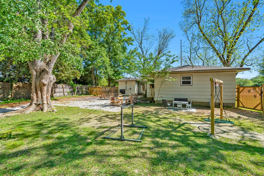 More Photos Of 1001 Randall Ave, Daphne Office Residential For Sale