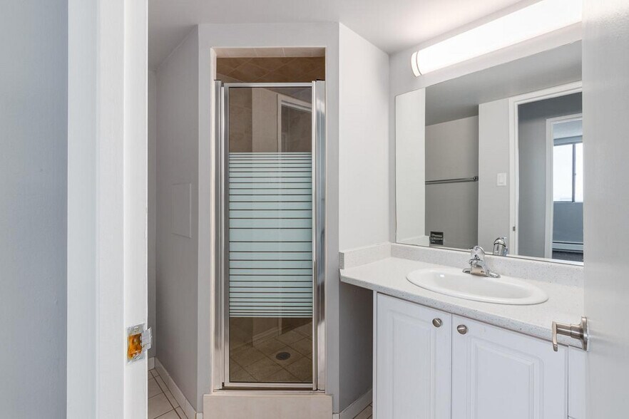 More Photos Of 2105 90 Av SW, Calgary Apartments For Lease