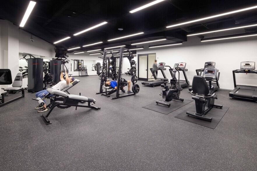 More Photos Of 5600 Glenridge Dr NE, Atlanta Office For Lease