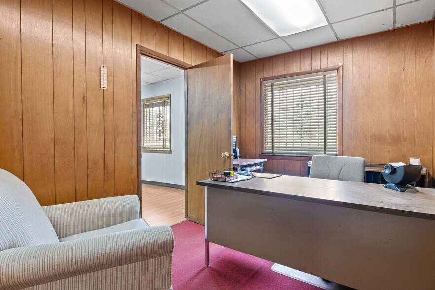 More Photos Of 4008 Dauphin Island Pky, Mobile Showroom For Sale