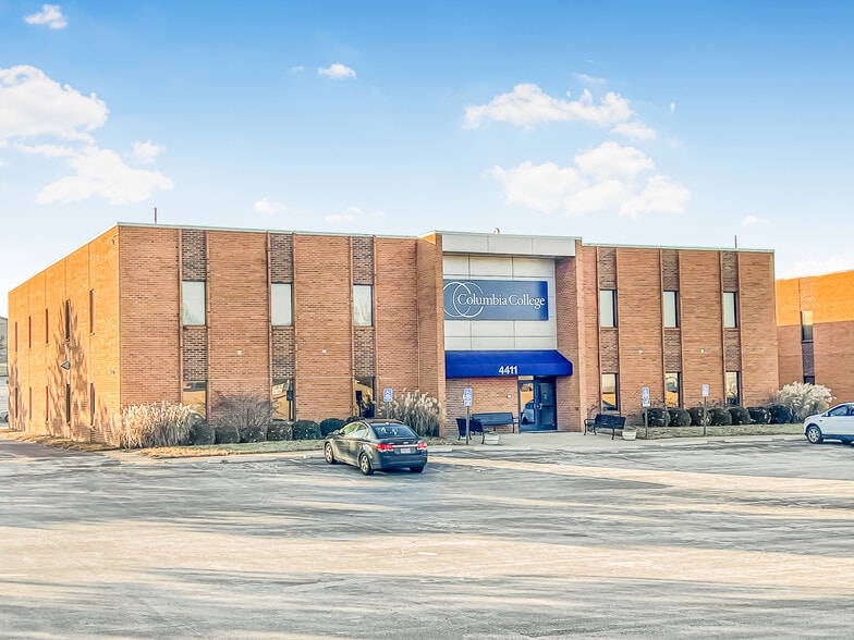 More Photos Of 4411 Woodson Rd, Saint Louis Office For Lease