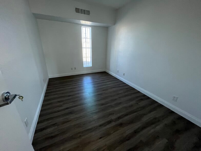 More Photos Of 6150 Transverse Dr, Las Vegas Office For Sale