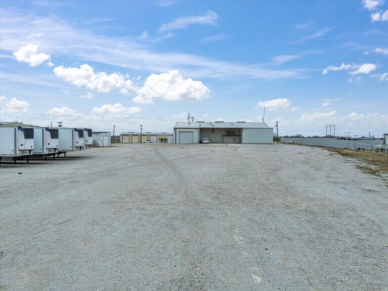 More Photos Of 707 S Wickham St, Alvord Truck Terminal For Lease