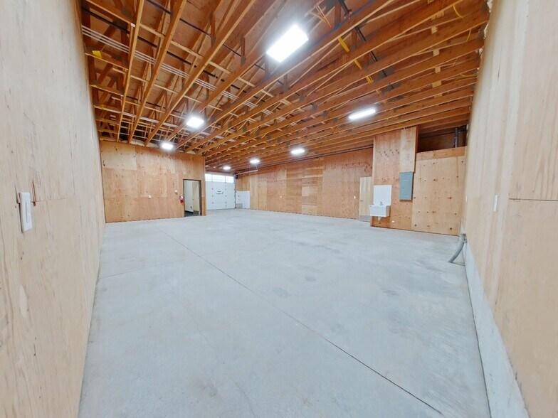 More Photos Of 4107 Industrial Ave, Springfield General Retail For Lease