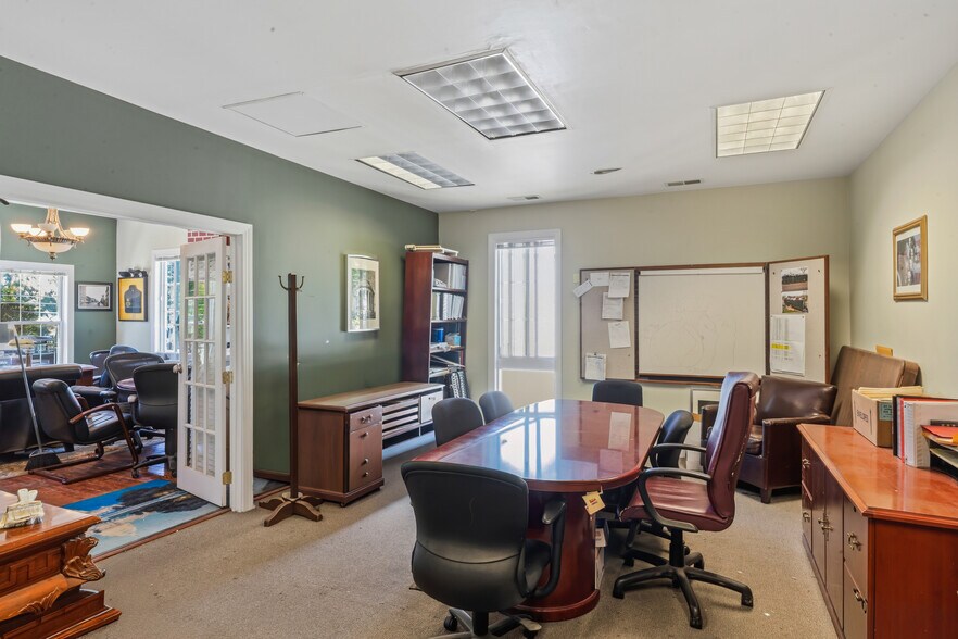 More Photos Of 1512 Marion Barry Ave SE, Washington Office For Sale