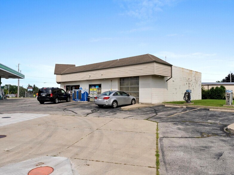 More Photos Of 11931 W Janesville Rd, Hales Corners Service Station For Sale