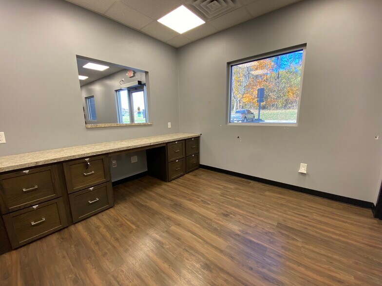 More Photos Of 2221 John Williams Blvd, Bedford Office For Sale