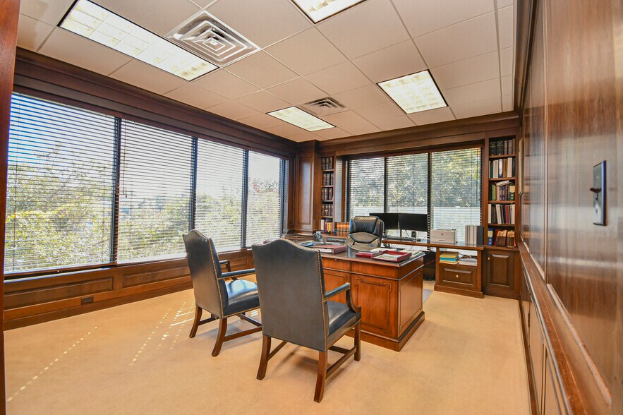 More Photos Of 220 Mckenzie Ave, Panama City Office For Sale