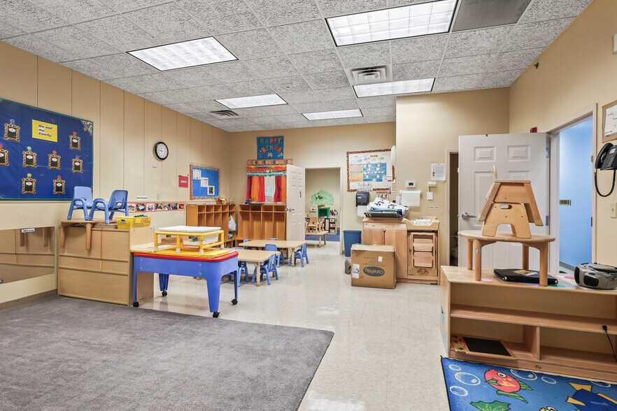 More Photos Of 1631 Main St, Niagara Falls Industrial For Sale