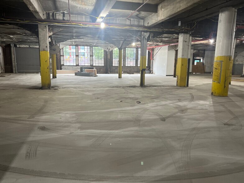 More Photos Of 56 Berry St, Brooklyn Storefront Retail Office For Lease